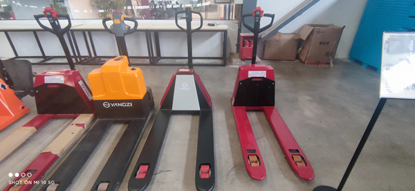 常見(jiàn)揚(yáng)子電動(dòng)叉車(chē)的保養(yǎng)方法